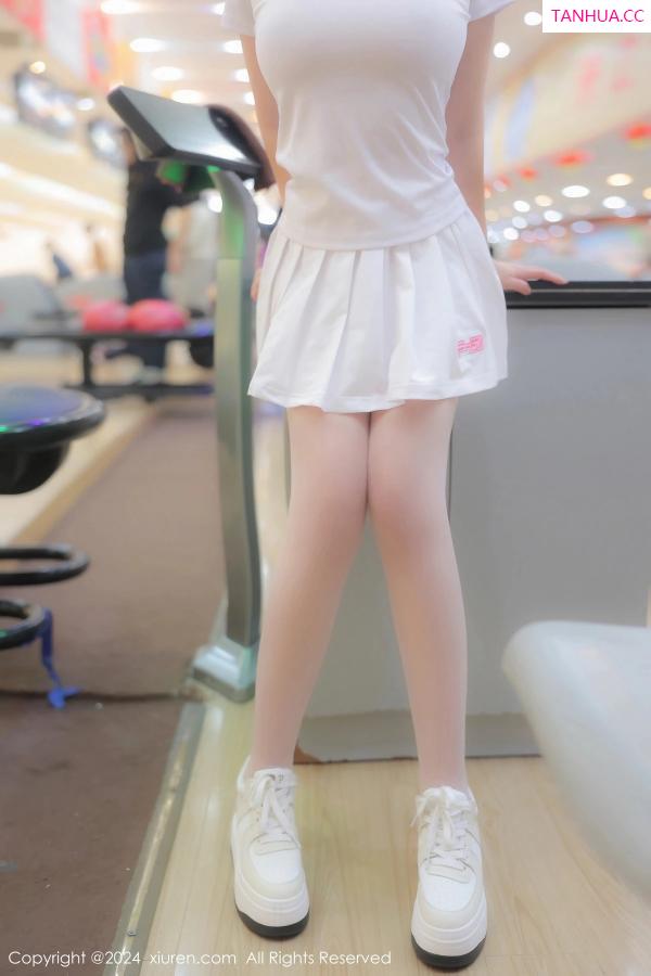   [XiuRen]高清写真图 2024.02.20 No.8118 小薯条nienie 丝袜美腿第15张图片